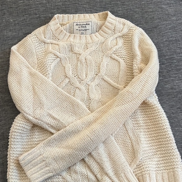 A&F cable knit sweater - Picture 4 of 5